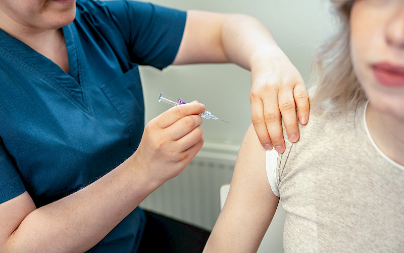 Influenssakausi lähestyy – suojaa itsesi influenssarokotuksella